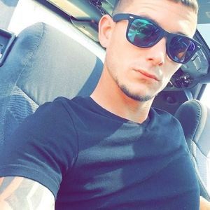 Meet your Posher, Troy